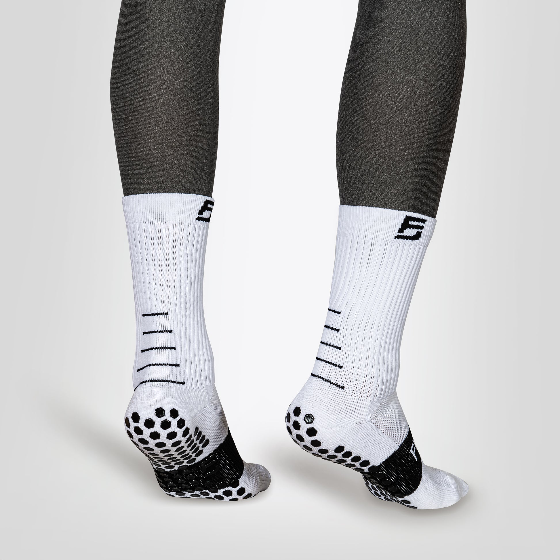 FINAL5 Performance Grip Socks (V2.0), Anti slip/Non slip socks, Multi Sport  - Football/Rugby/Yoga/Running (as8, numeric, numeric_3, numeric_7_point_5,  regular, regular, Black) : : Fashion